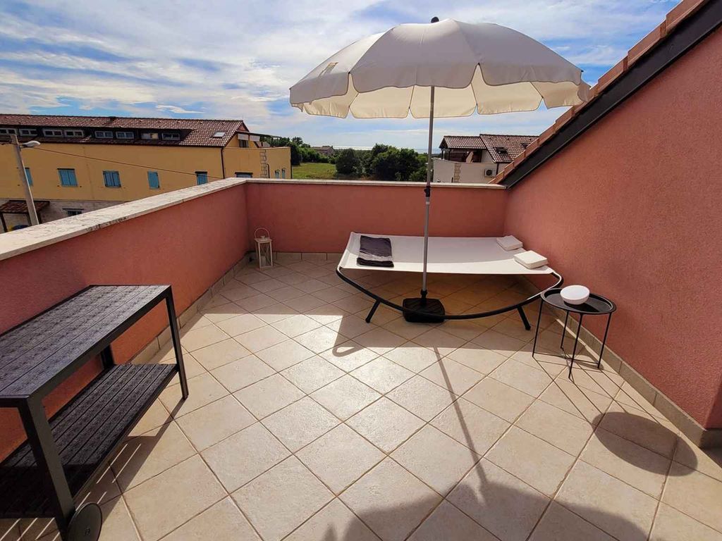Ferienwohnung mit Pool und Dachterrasse
