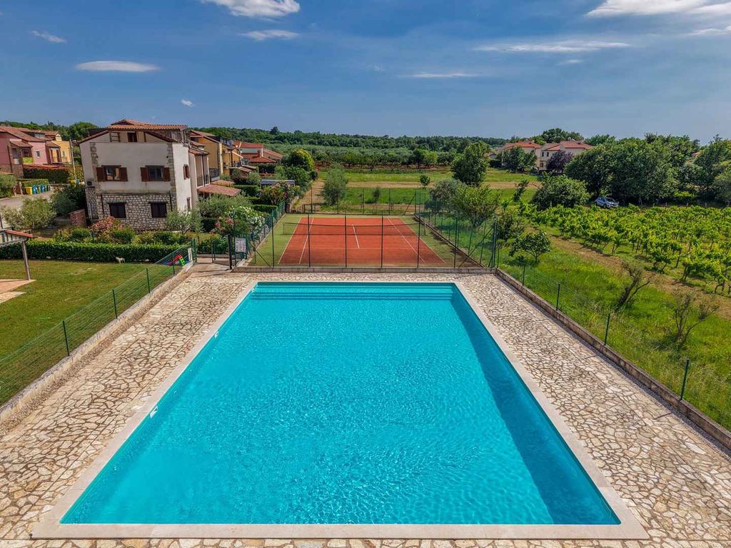 Ferienwohnung mit Pool und Dachterrasse