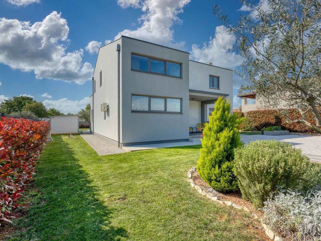 Villa mit Pool und Klimaanlage
