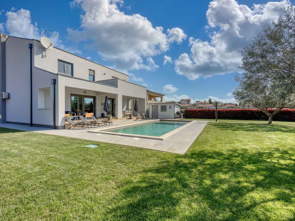 Villa mit Pool und Klimaanlage