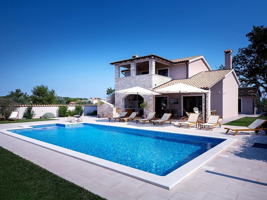 Villa mit Pool, Sauna, privatem Tennis- und Golfplatz