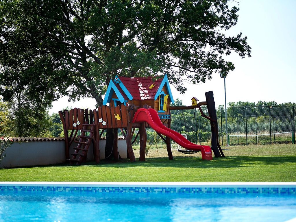 Villa mit Pool, Sauna, privatem Tennis- und Golfplatz