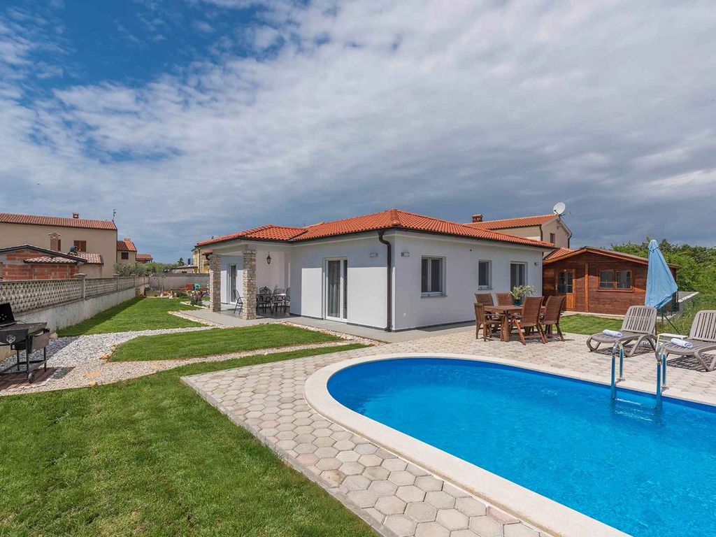 Charmante Villa Frontera in Nova Vas mit privatem Pool für 6 Personen