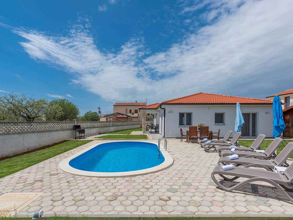 Charmante Villa Frontera in Nova Vas mit privatem Pool für 6 Personen