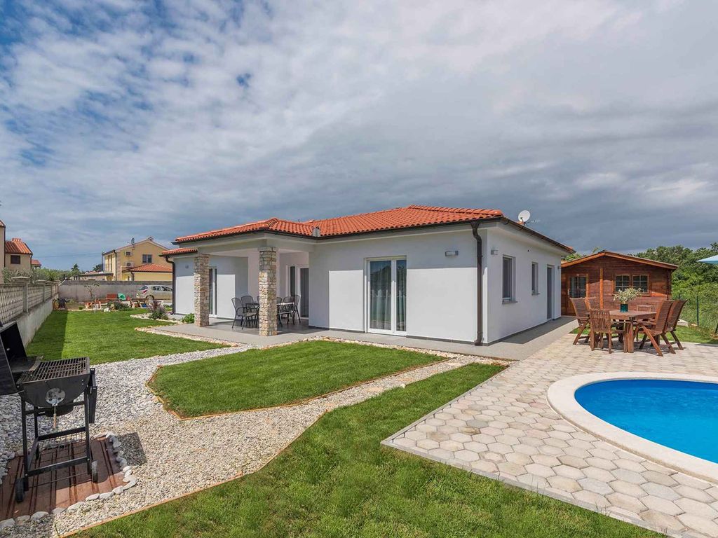 Charmante Villa Frontera in Nova Vas mit privatem Pool für 6 Personen