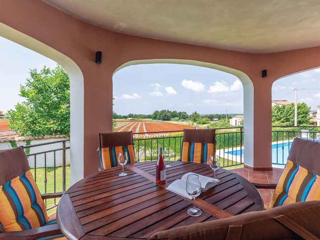 Villa mit beheiztem Pool