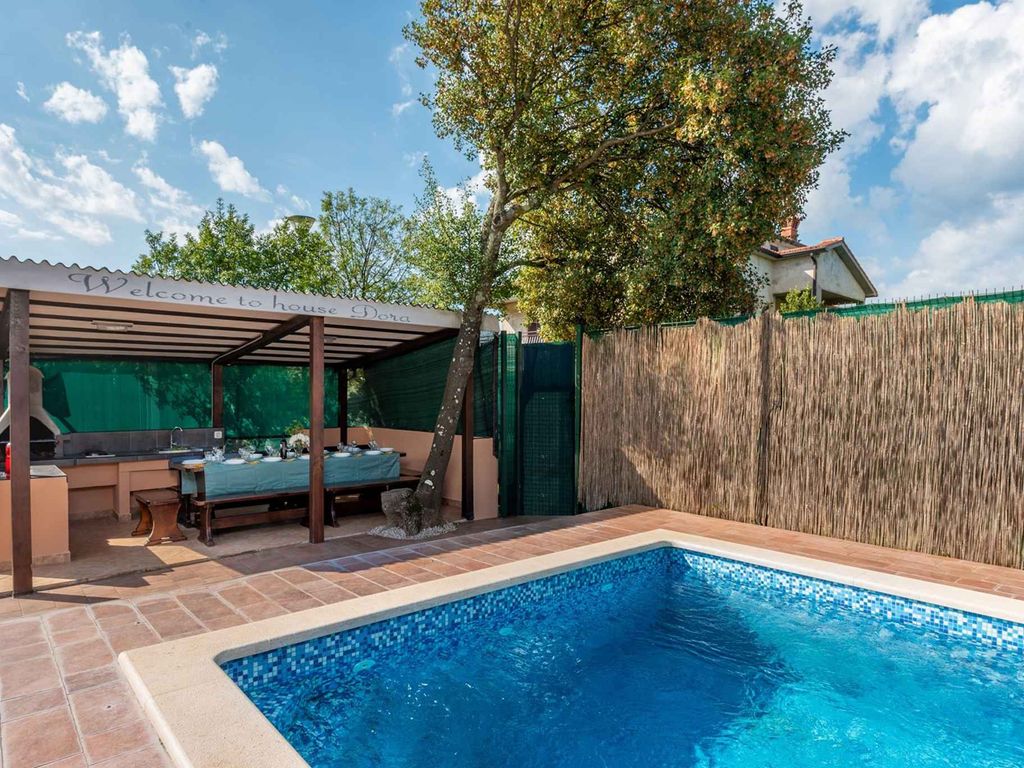 Ferienhaus mit Klimaanlage und Pool