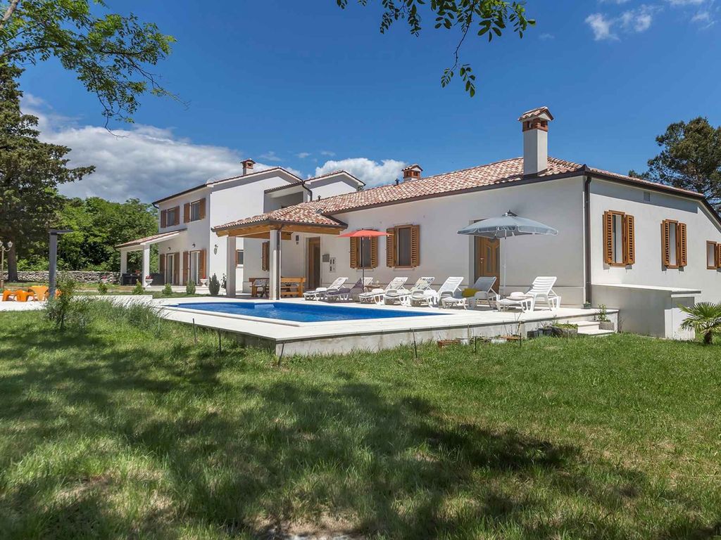 Villa mit Pool und Klimaanlage