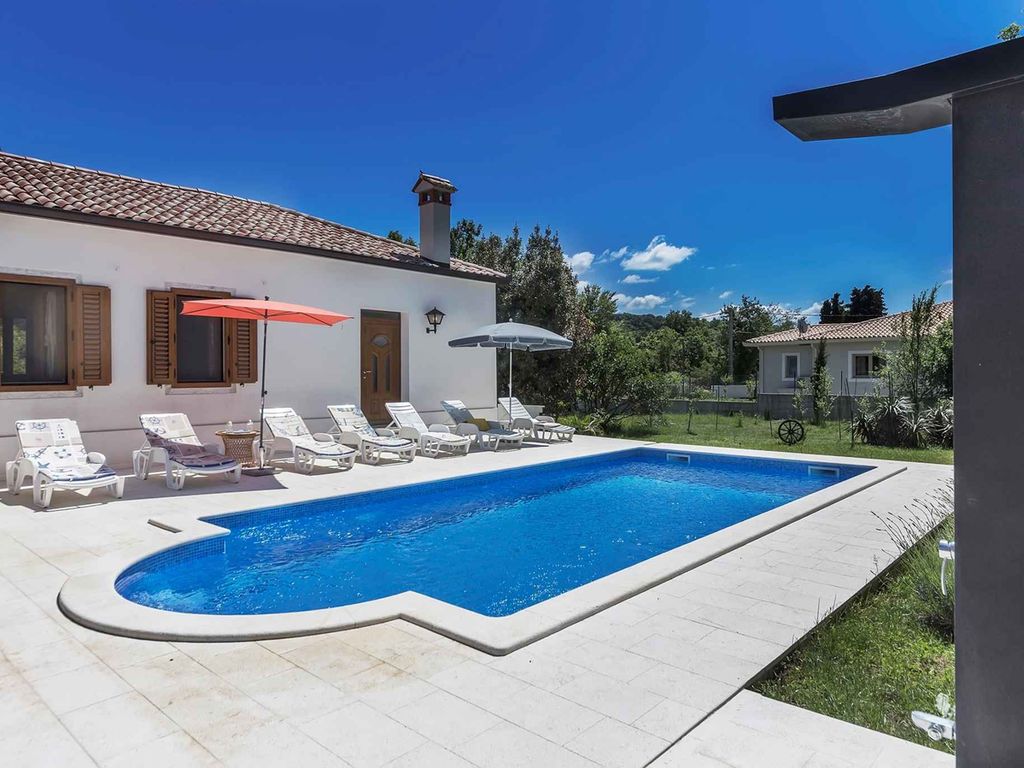 Villa mit Pool und Klimaanlage