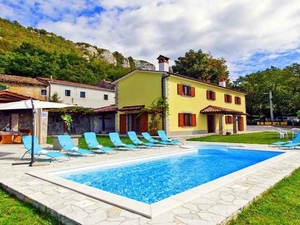 Villa mit Pool und Klimaanlage