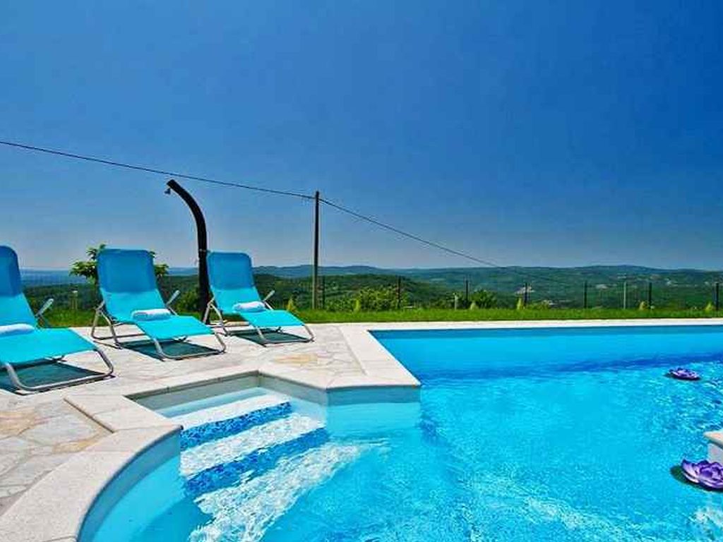 Villa mit Pool und Klimaanlage