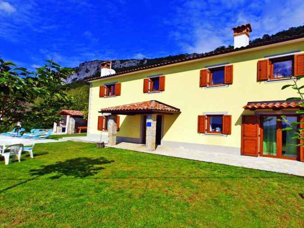 Villa mit Pool und Klimaanlage