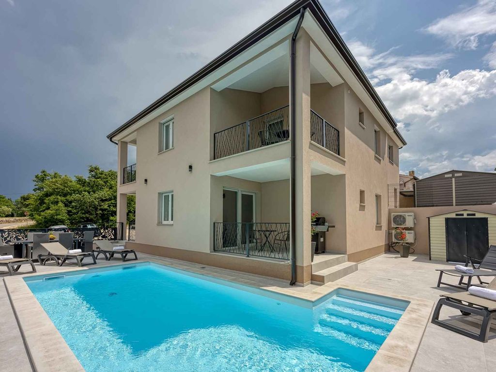 Das modern gestaltete Ferienhaus bietet Ihnen ein luxuriöses Erlebnis und den perfekten Ort zum Entspannen und Genießen