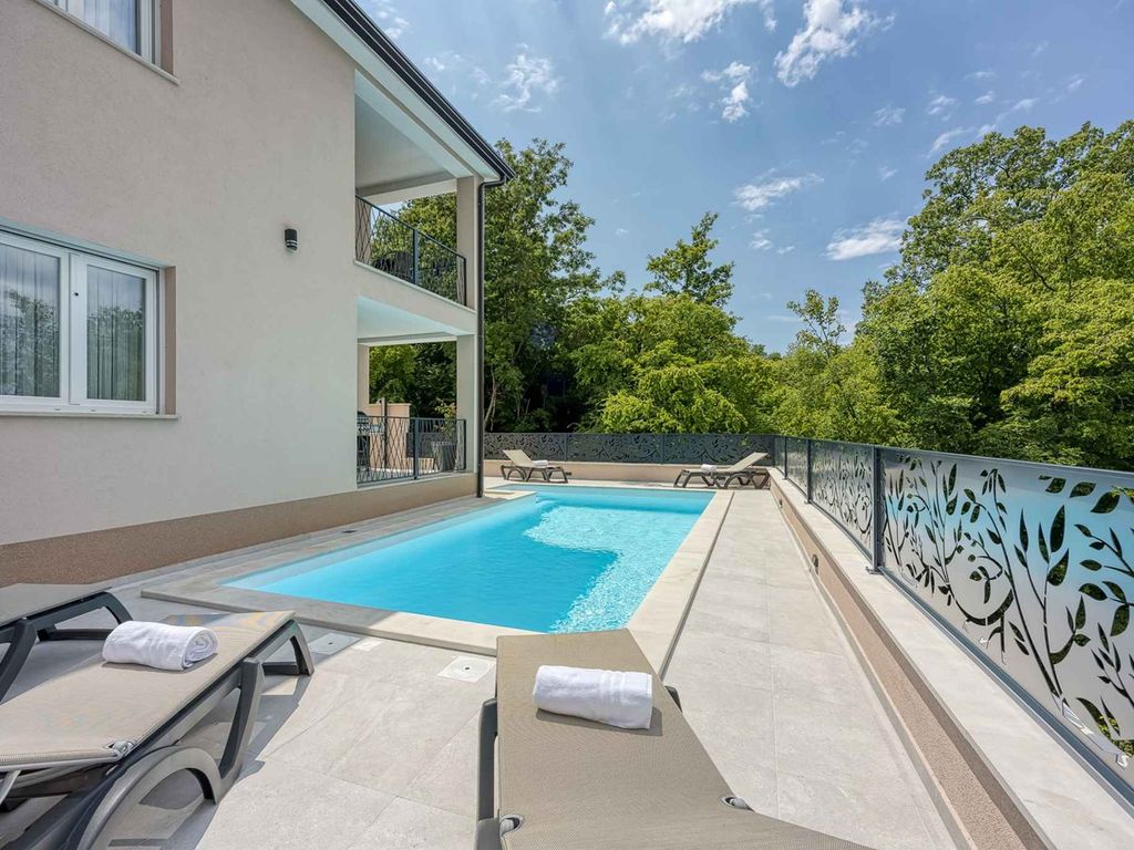 Das modern gestaltete Ferienhaus bietet Ihnen ein luxuriöses Erlebnis und den perfekten Ort zum Entspannen und Genießen