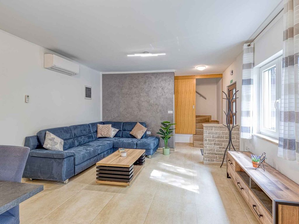 Ferienhaus für 6-8 Personen mit wunderschön angelegtem Garten, Grill, Privatparkplatz, Billard in der Nähe von Barban