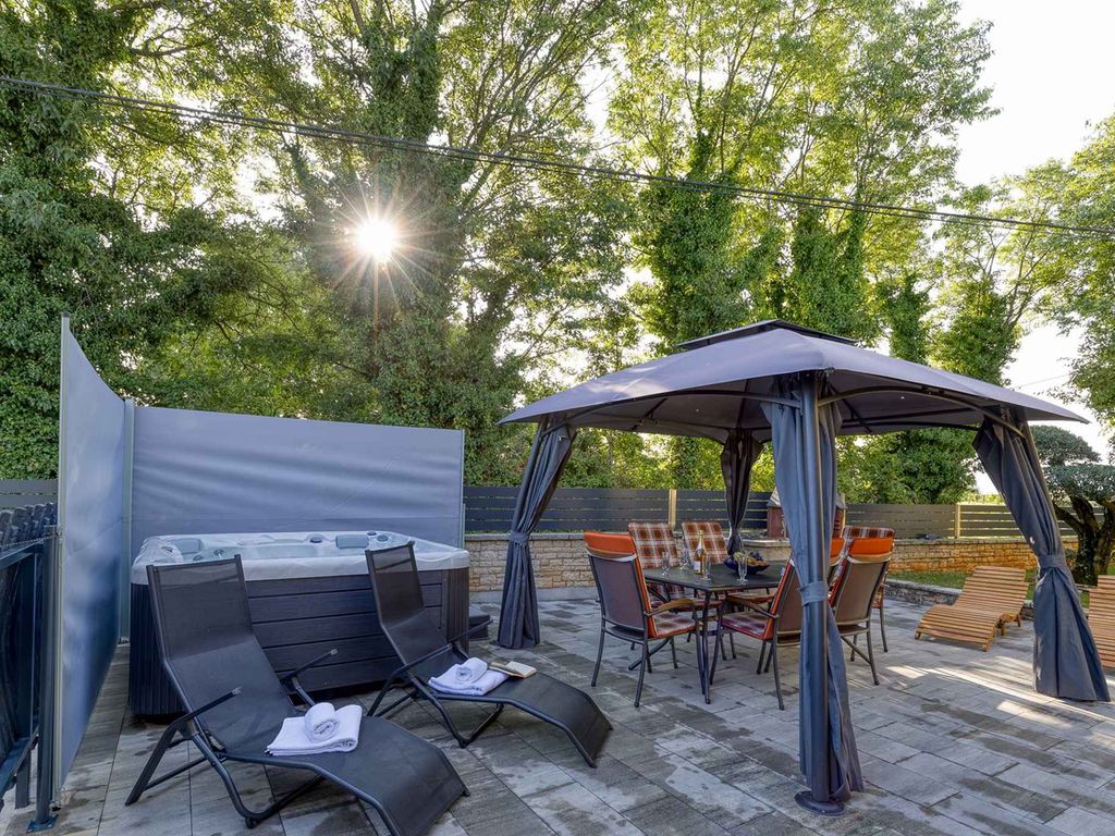 Ferienhaus für 6-8 Personen mit wunderschön angelegtem Garten, Grill, Privatparkplatz, Billard in der Nähe von Barban