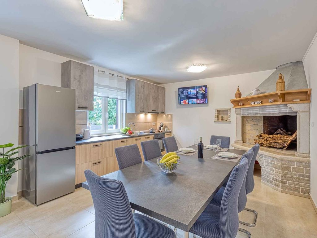 Ferienhaus für 6-8 Personen mit wunderschön angelegtem Garten, Grill, Privatparkplatz, Billard in der Nähe von Barban