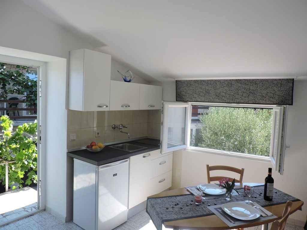 Neu renoviertes Studio-Apartment mit Terrasse, Garten und Parkplatz in Krnica