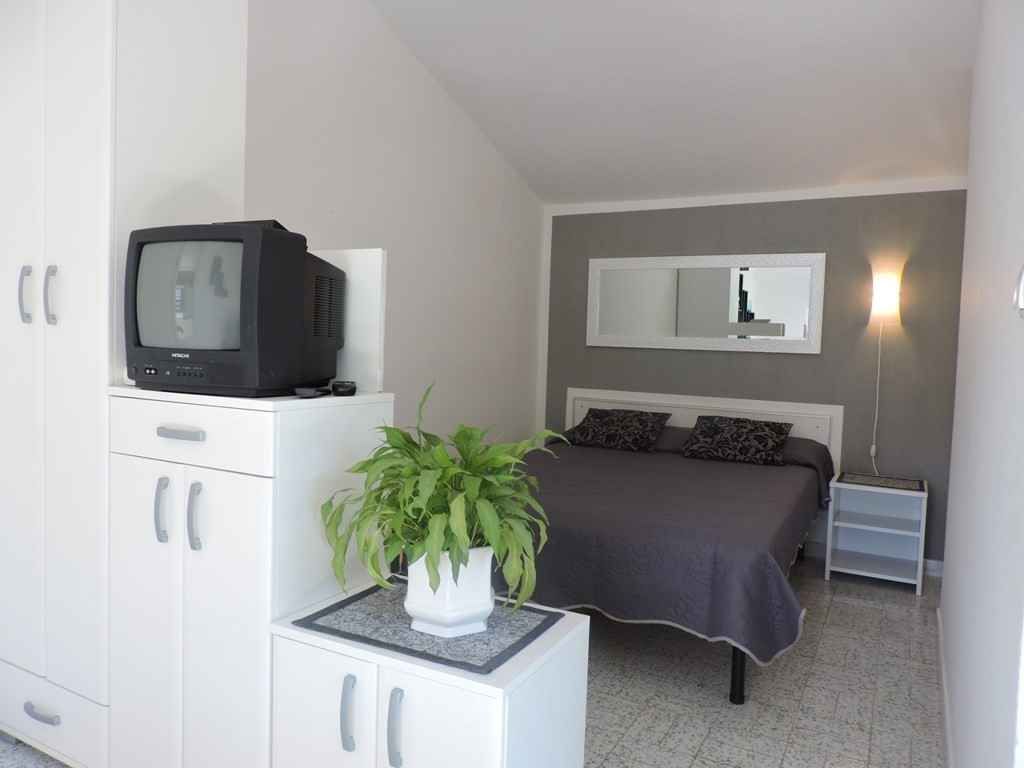 Neu renoviertes Studio-Apartment mit Terrasse, Garten und Parkplatz in Krnica