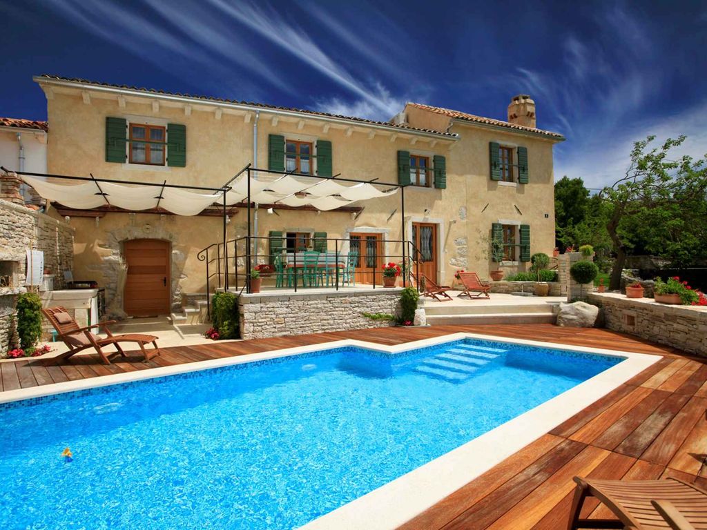 Villa mit beheiztem Pool