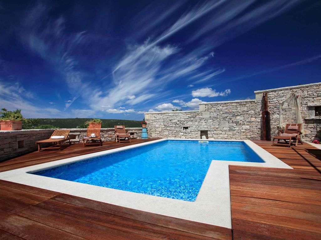 Villa mit beheiztem Pool