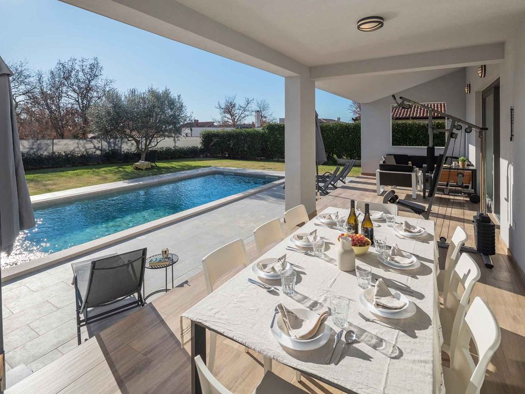 Villa mit Pool und Klimaanlage