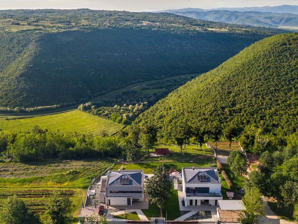 Villa mit Swimmingpool, Fitness, Tischtennis und Basketball