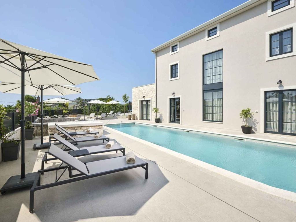 Villa mit Pool, nur wenige Minuten von Poreč