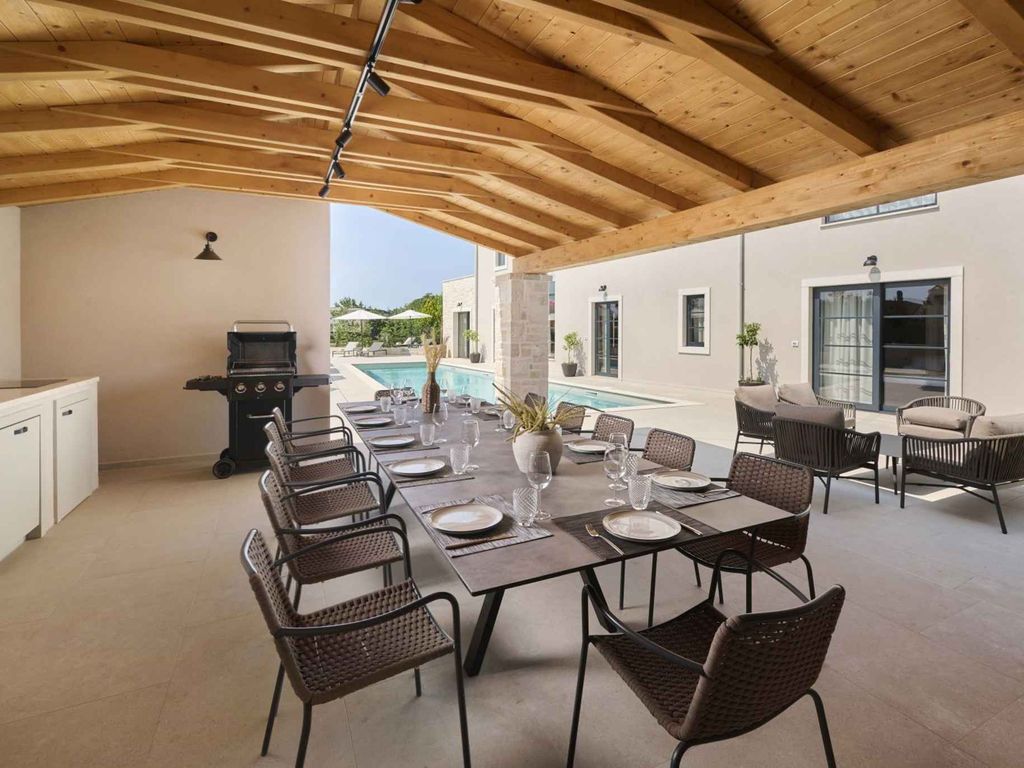 Villa mit Pool, nur wenige Minuten von Poreč