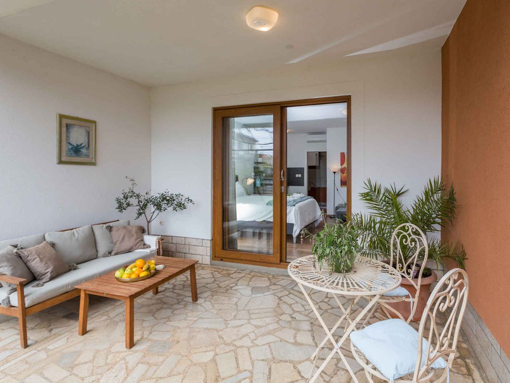 Studio mit Terrasse