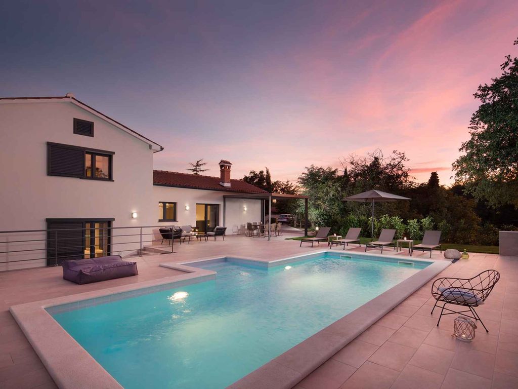 Moderne Villa mit privatem Pool, eingezäuntem Garten nahe Labin und Stränden