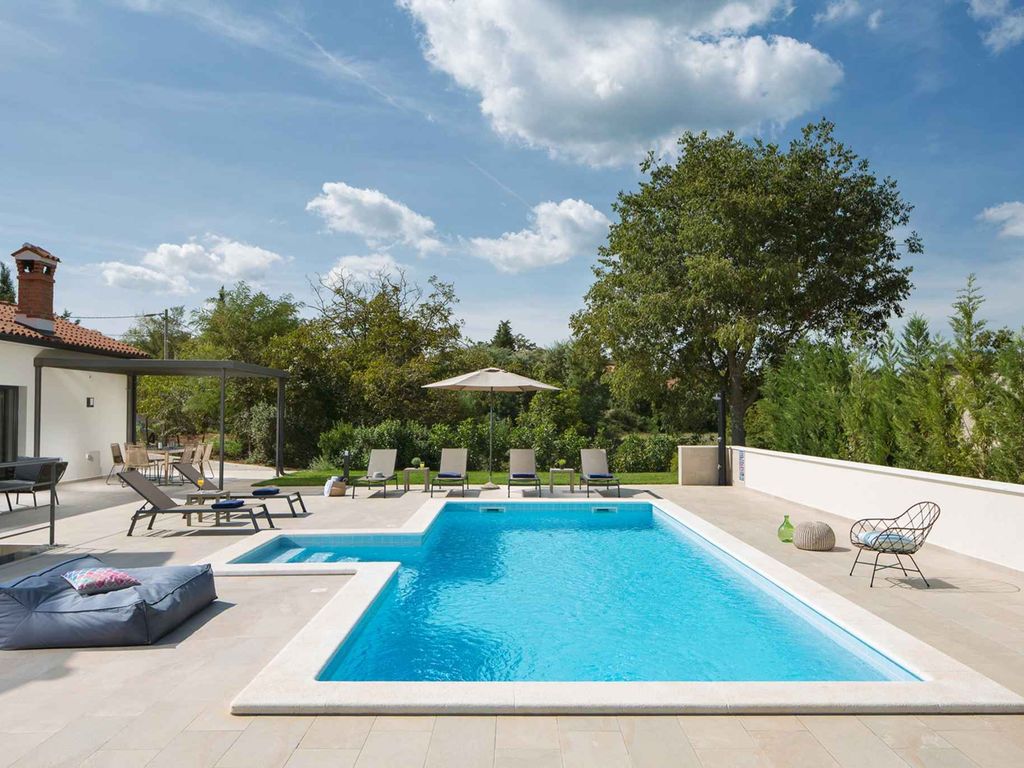 Moderne Villa mit privatem Pool, eingezäuntem Garten nahe Labin und Stränden