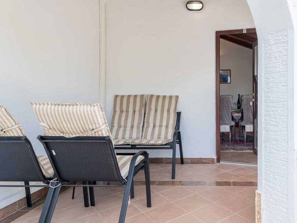 Geräumige Ferienwohnung für sechs Personen in ruhiger Lage, nahe der Küste