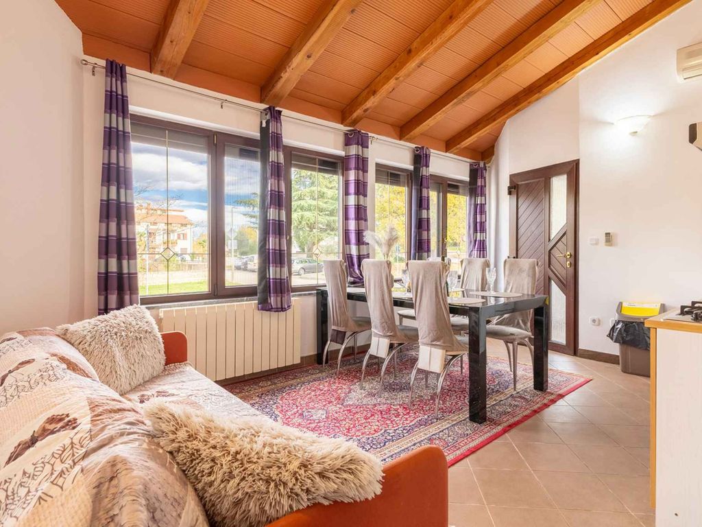 Geräumige Ferienwohnung für sechs Personen in ruhiger Lage, nahe der Küste
