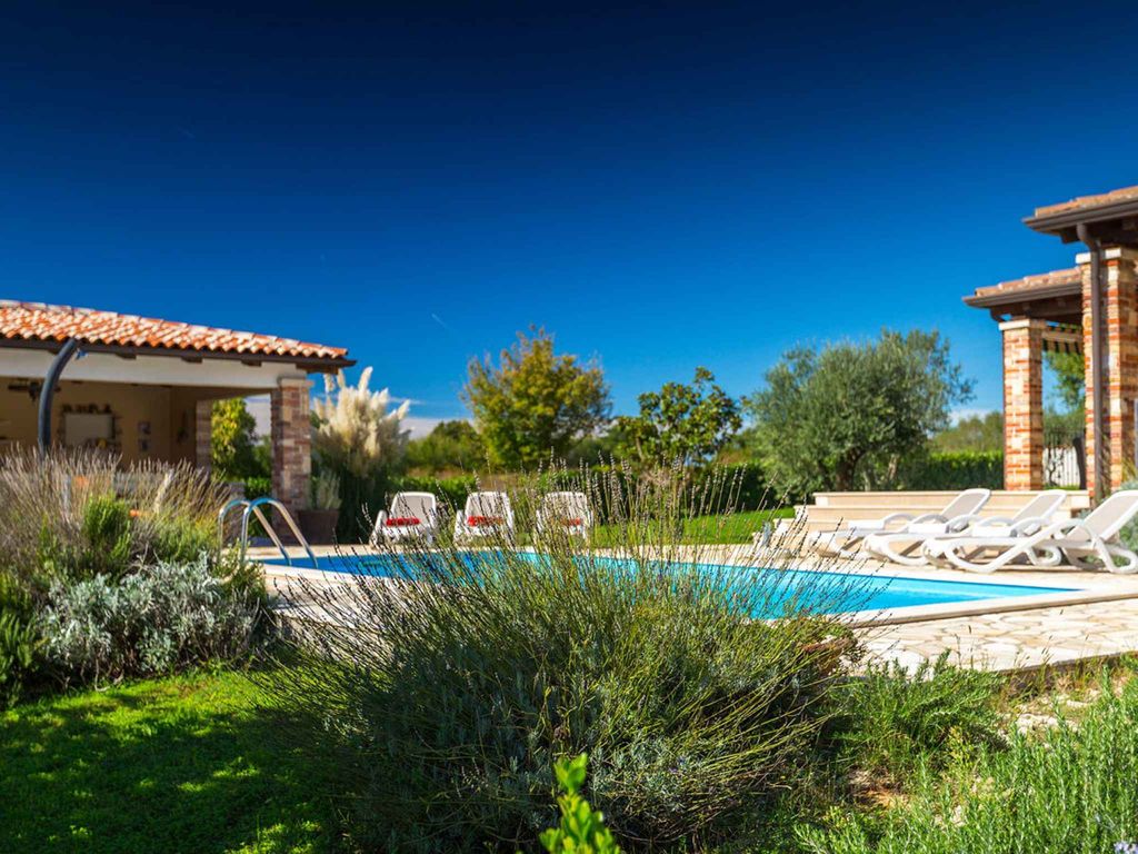 Villa Natura in Sveti Lovreč – Komfortable Ferienvilla mit privatem Pool und großer Gartenanlage