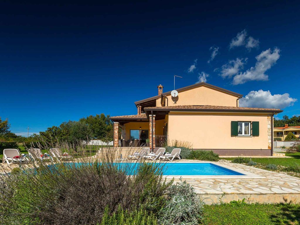 Villa Natura in Sveti Lovreč – Komfortable Ferienvilla mit privatem Pool und großer Gartenanlage