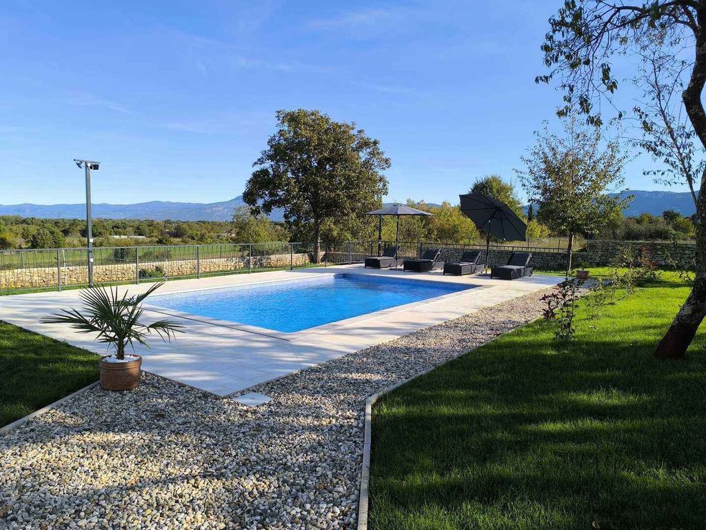 Villa mit Swimmingpool und Panoramablick