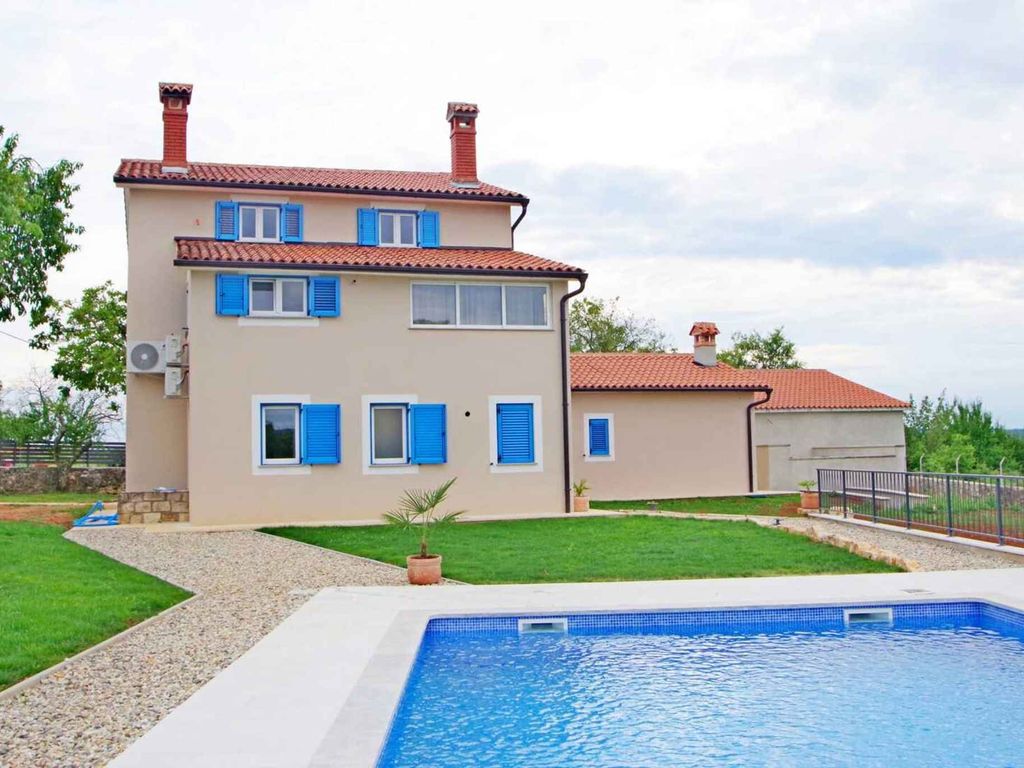 Villa mit Swimmingpool und Panoramablick