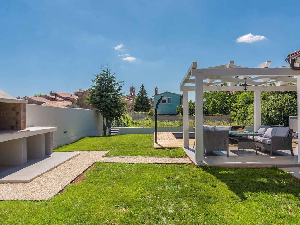 Villa mit Außenpool