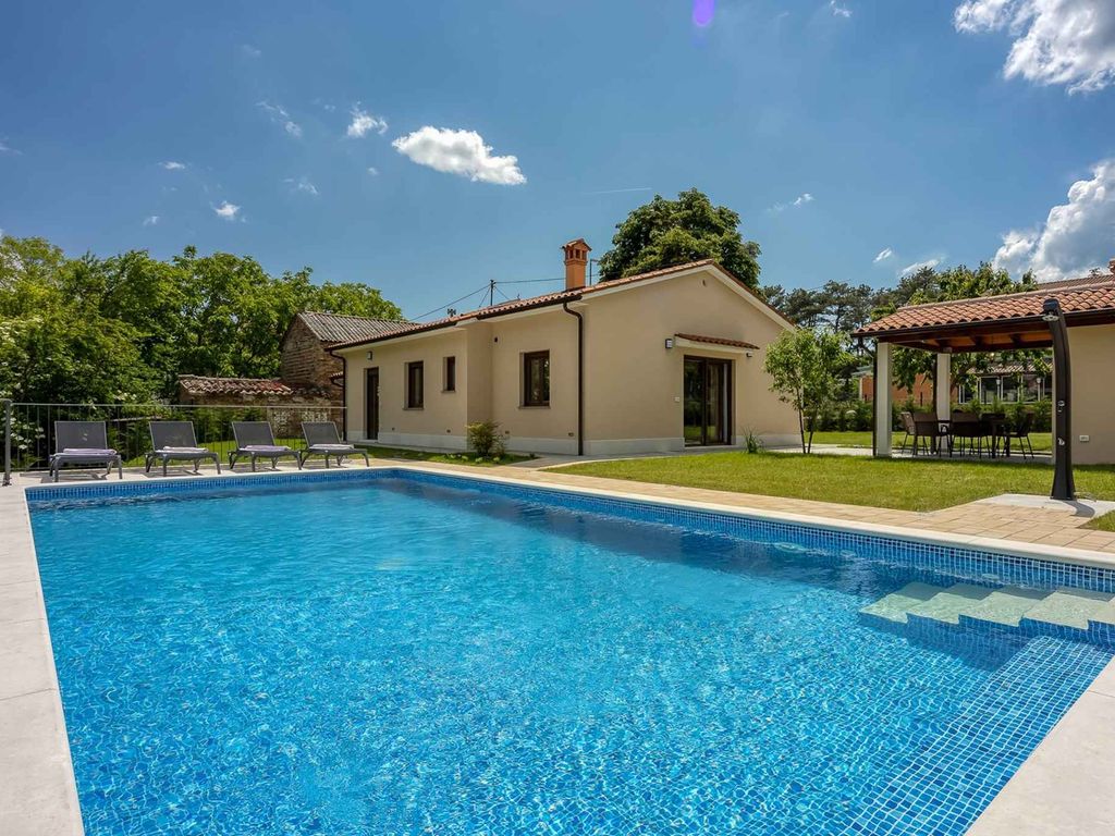 Villa mit Außenpool