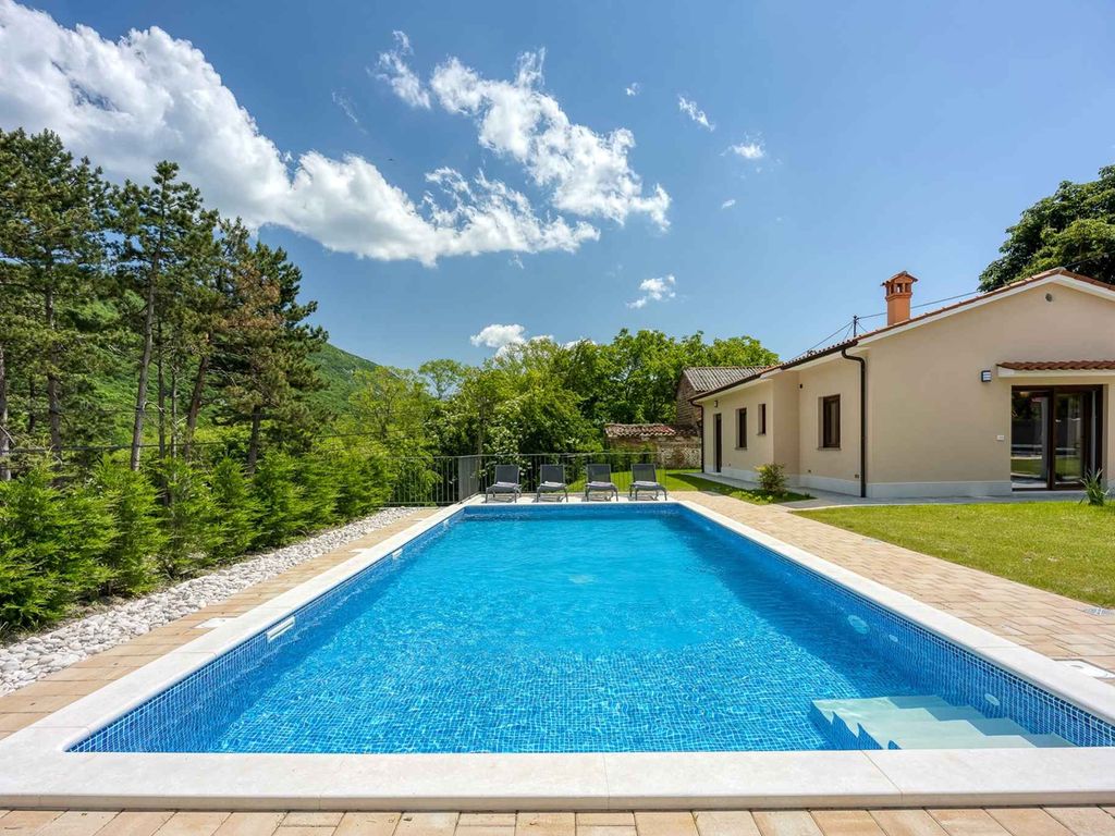 Villa mit Außenpool