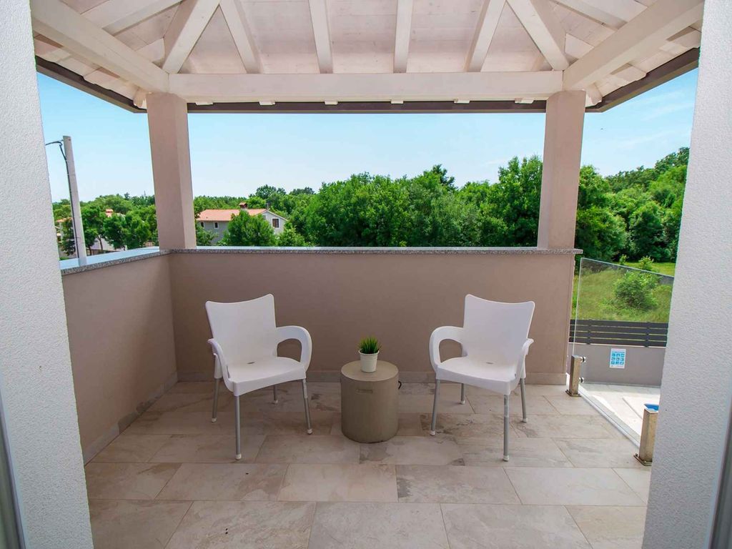 Villa mit Pool und Klimaanlage