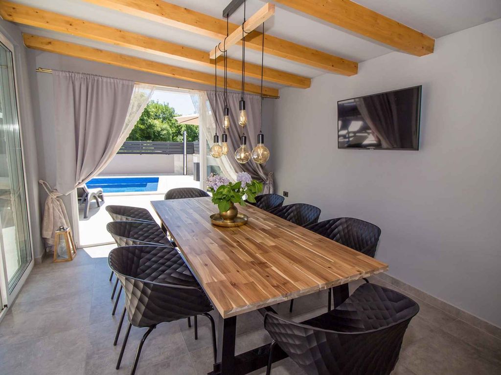 Villa mit Pool und Klimaanlage