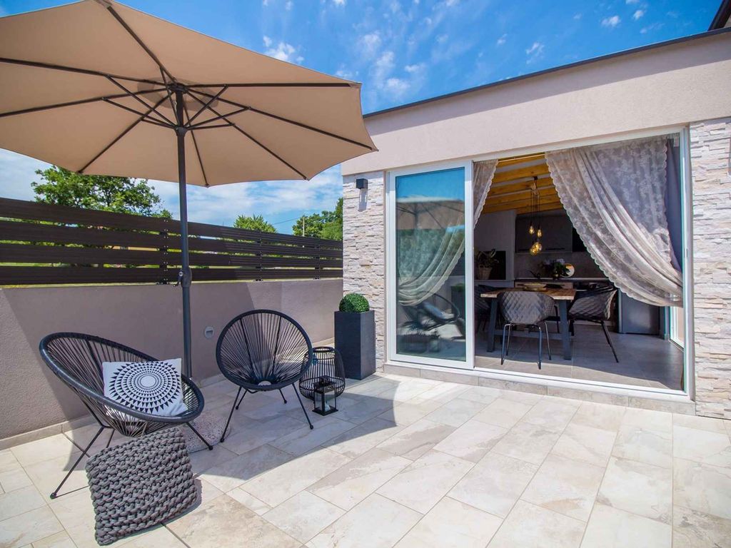 Villa mit Pool und Klimaanlage