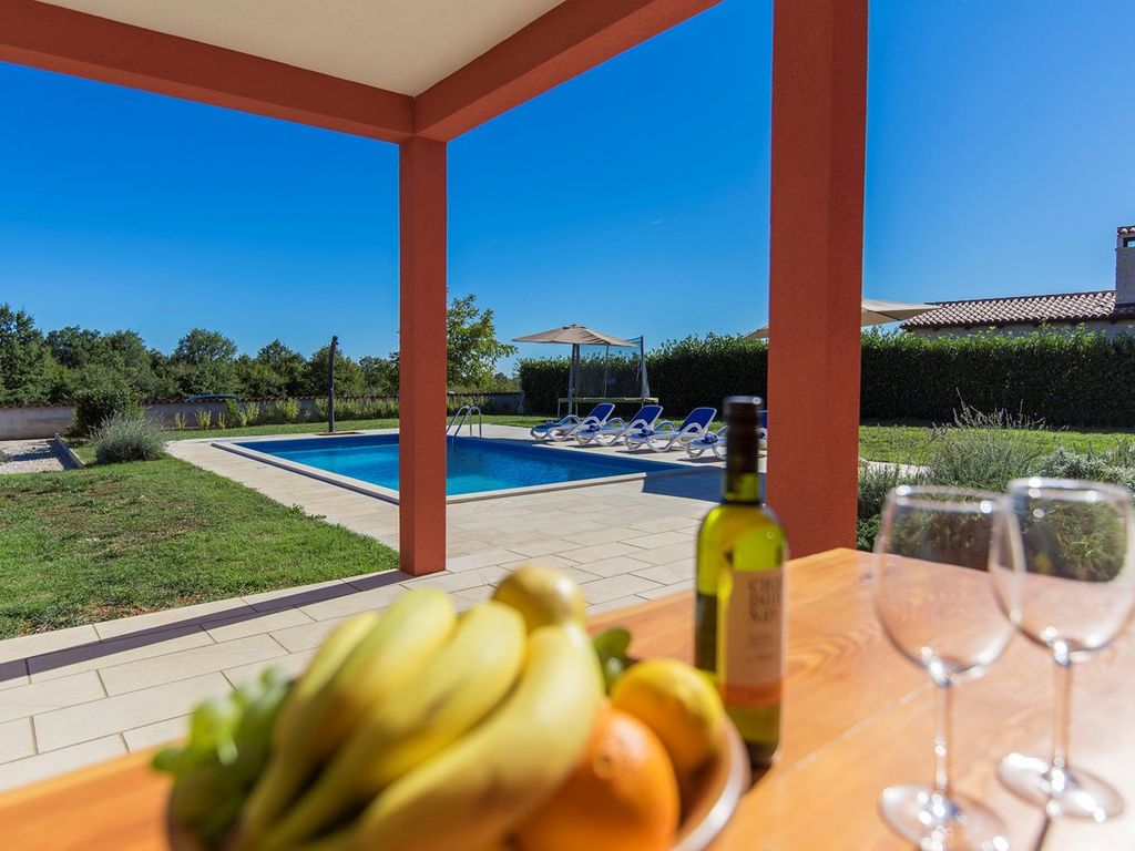Villa mit Pool und Garten