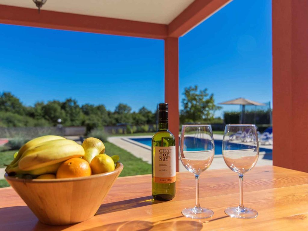 Villa mit Pool und Garten