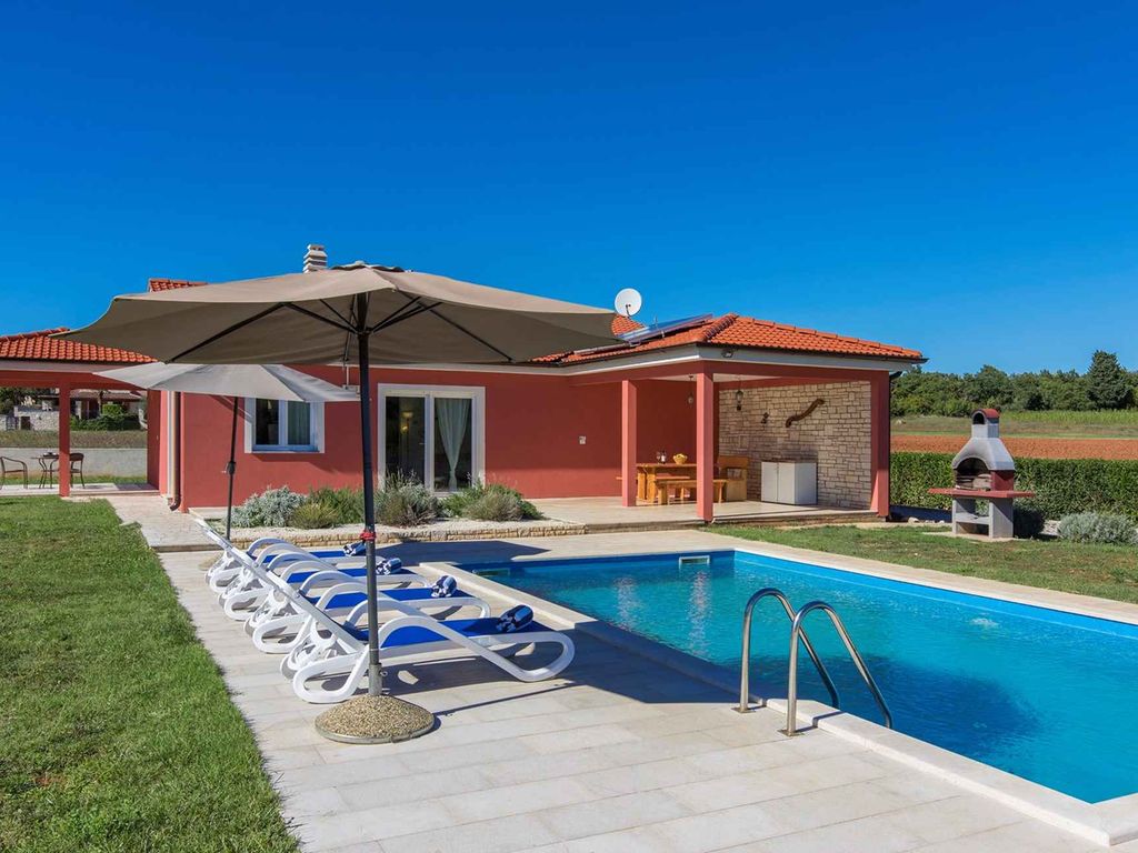 Villa mit Pool und Garten