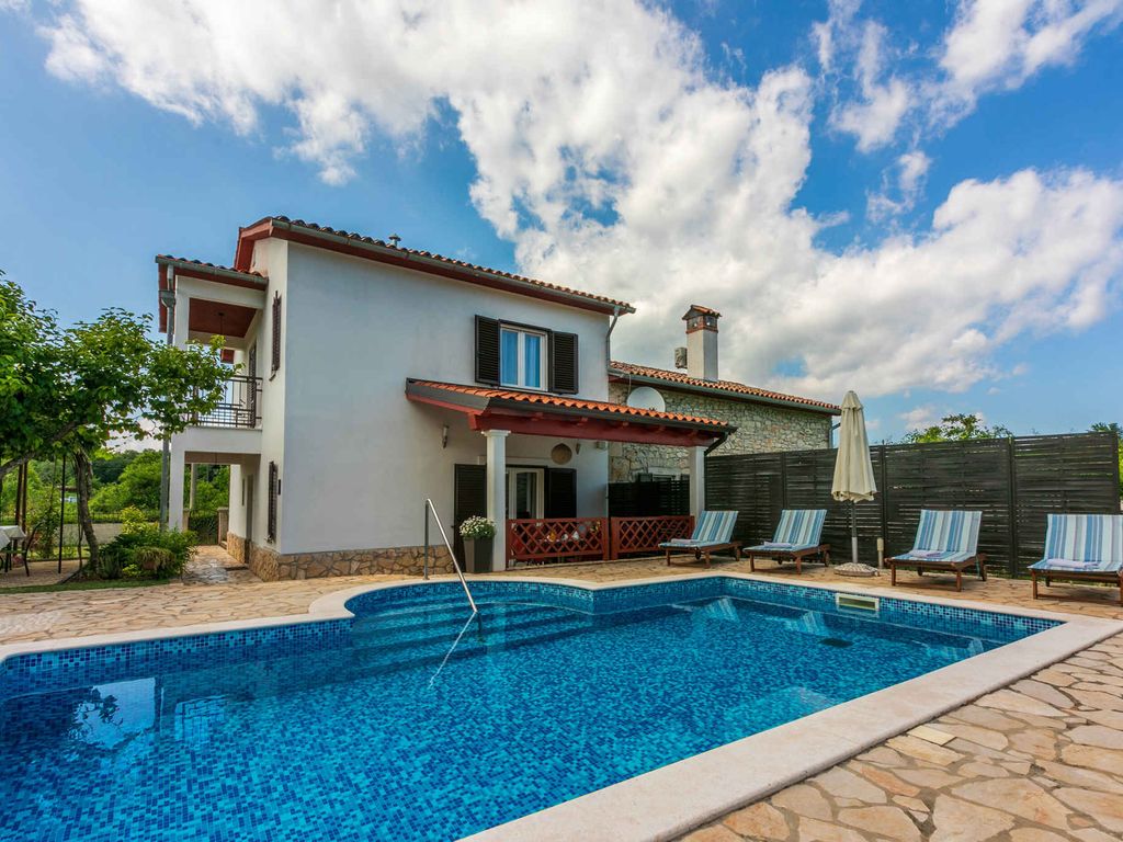 Ferienhaus mit Pool und Klimaanlage
