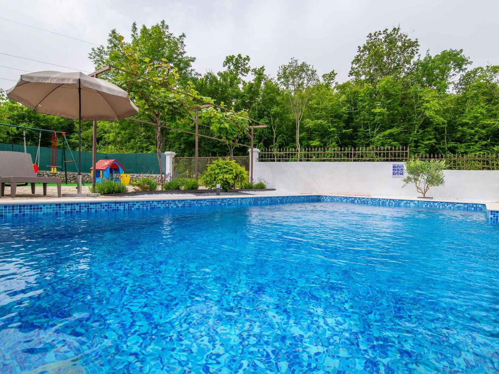 Ferienhaus mit Pool und Klimaanlage