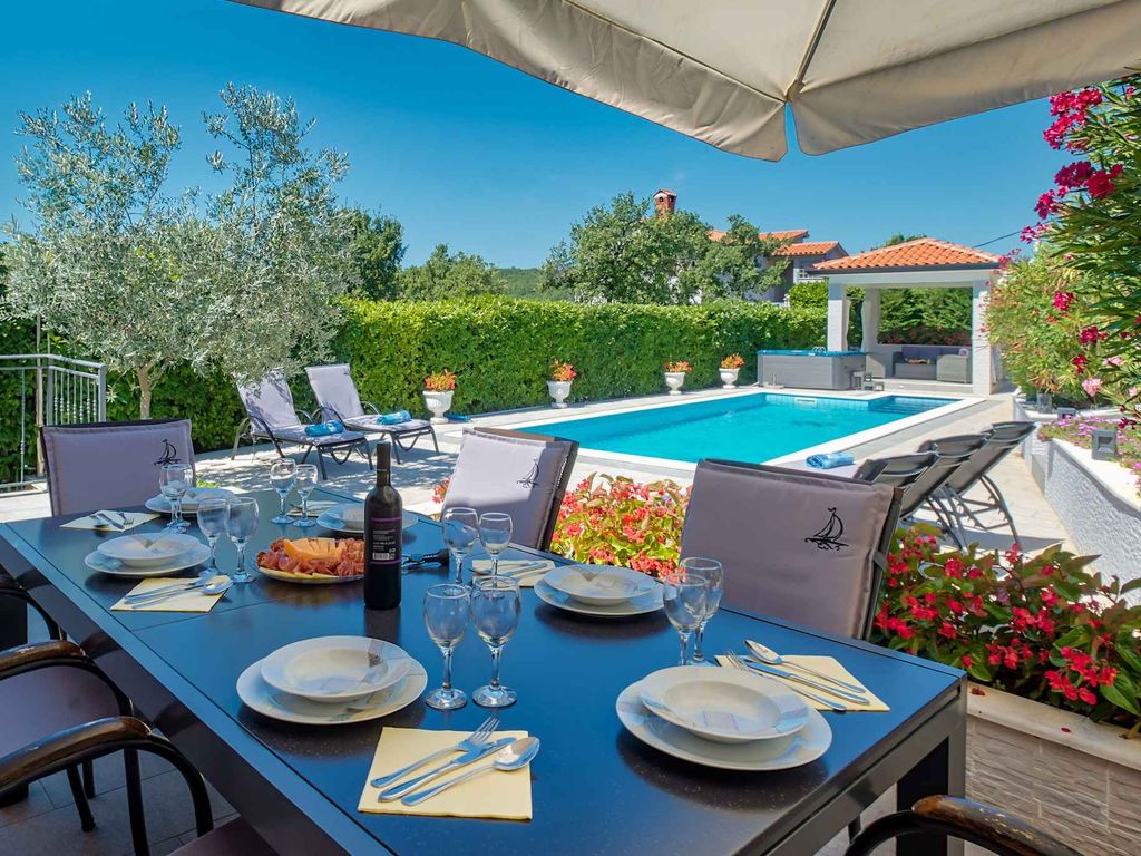 Ferienhaus mit Klimaanlage und Außenpool